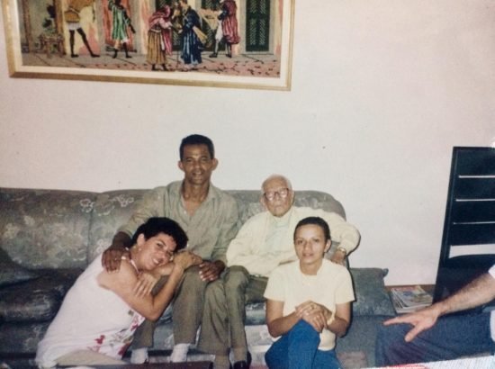 Mae e Vo Agenor em sua casa Mae e Vo Agenor em sua casa